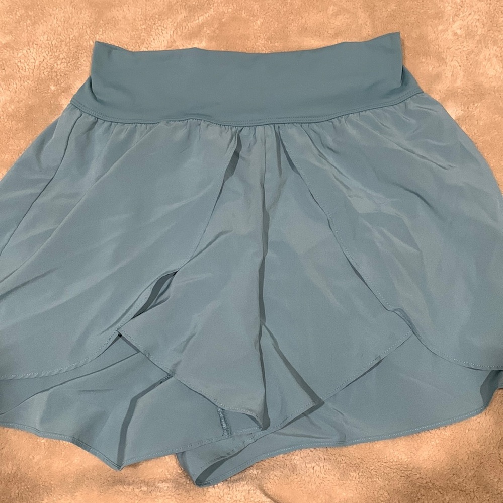Halara size medium exercise short with rear pocket
